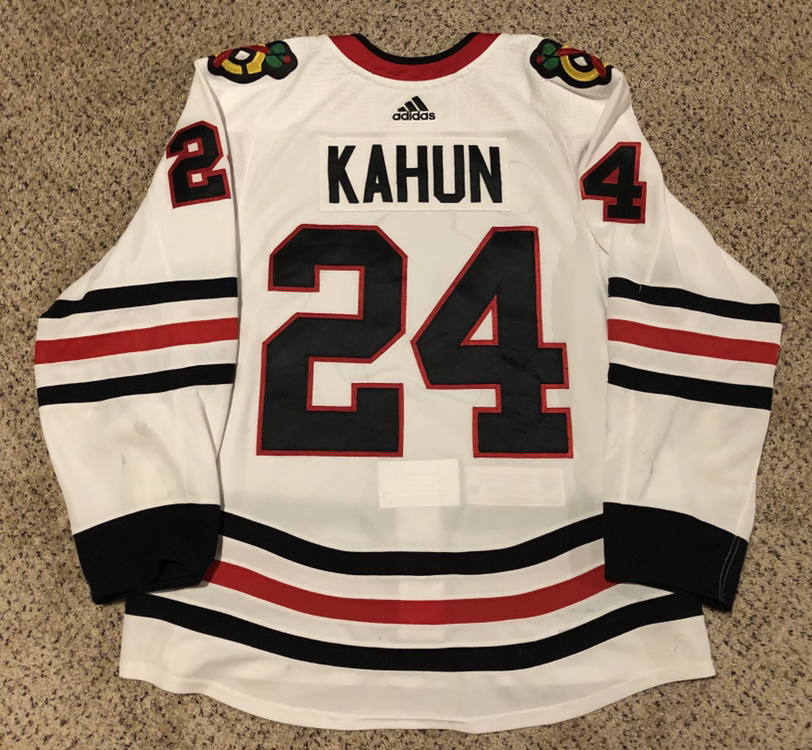 Dominik Kahun Chicago Blackhawks Game-Used 2019 NHL Winter Classic Jersey -  Worn During First Period - NHL Auctions
