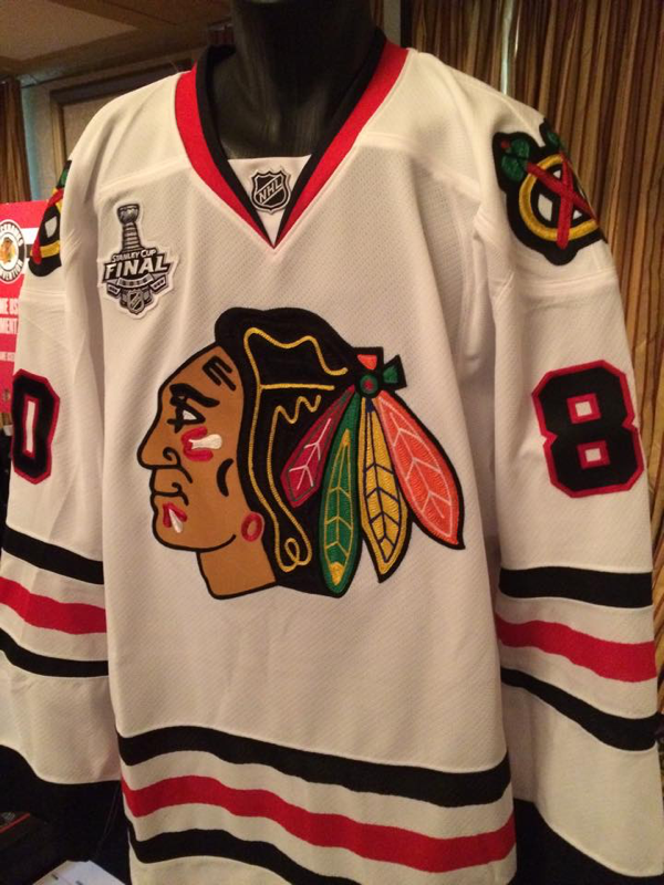 Blackhawks reveal familiar sweater for 2015 NHL Winter Classic —